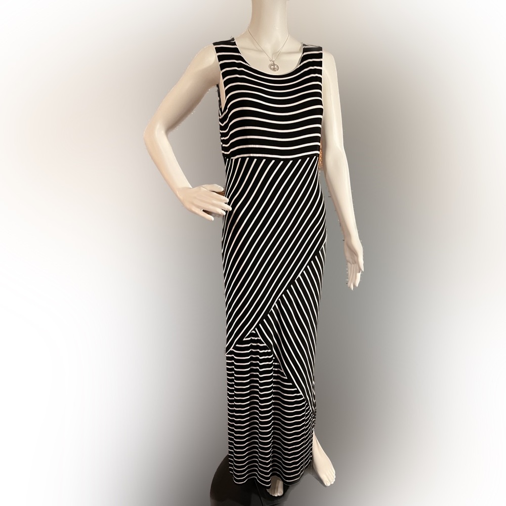 Black and white striped maxi dress size 8 Chico’s Traveler